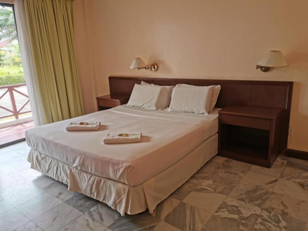 Oyo 89972 Borneo Paradise Beach Hotel Kota Kinabalu Exterior foto