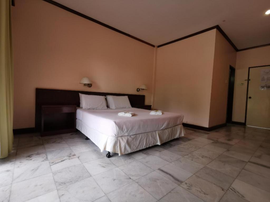 Oyo 89972 Borneo Paradise Beach Hotel Kota Kinabalu Exterior foto