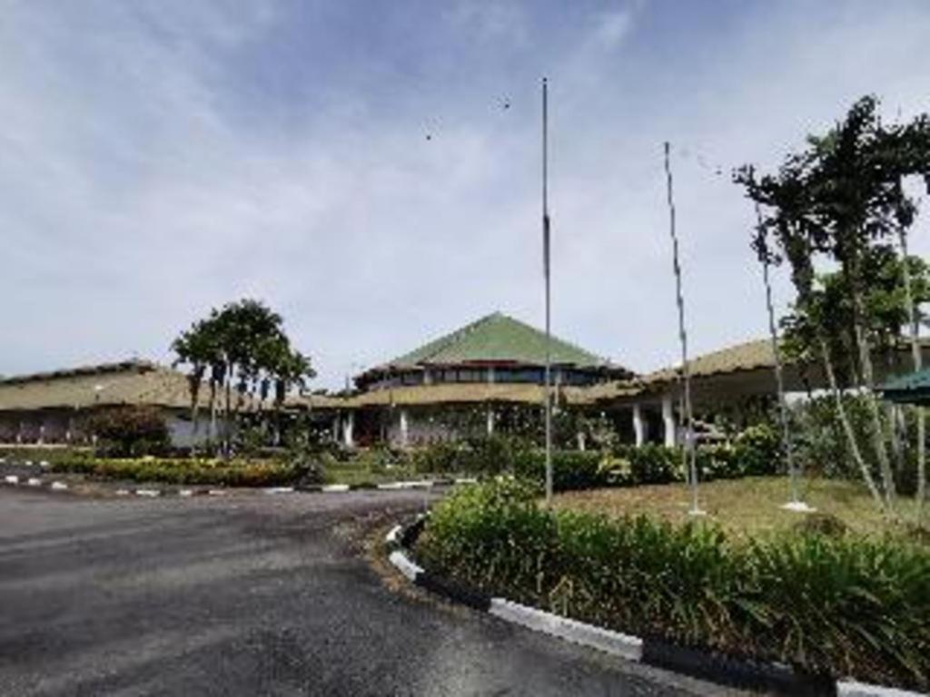 Oyo 89972 Borneo Paradise Beach Hotel Kota Kinabalu Exterior foto