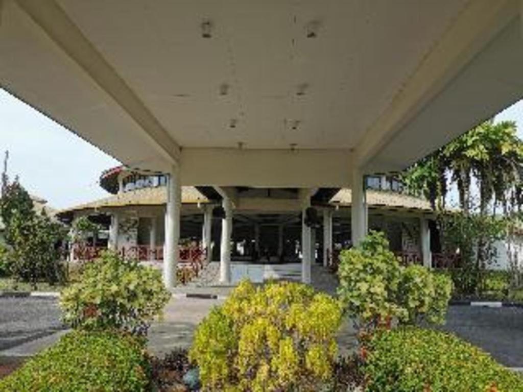 Oyo 89972 Borneo Paradise Beach Hotel Kota Kinabalu Exterior foto
