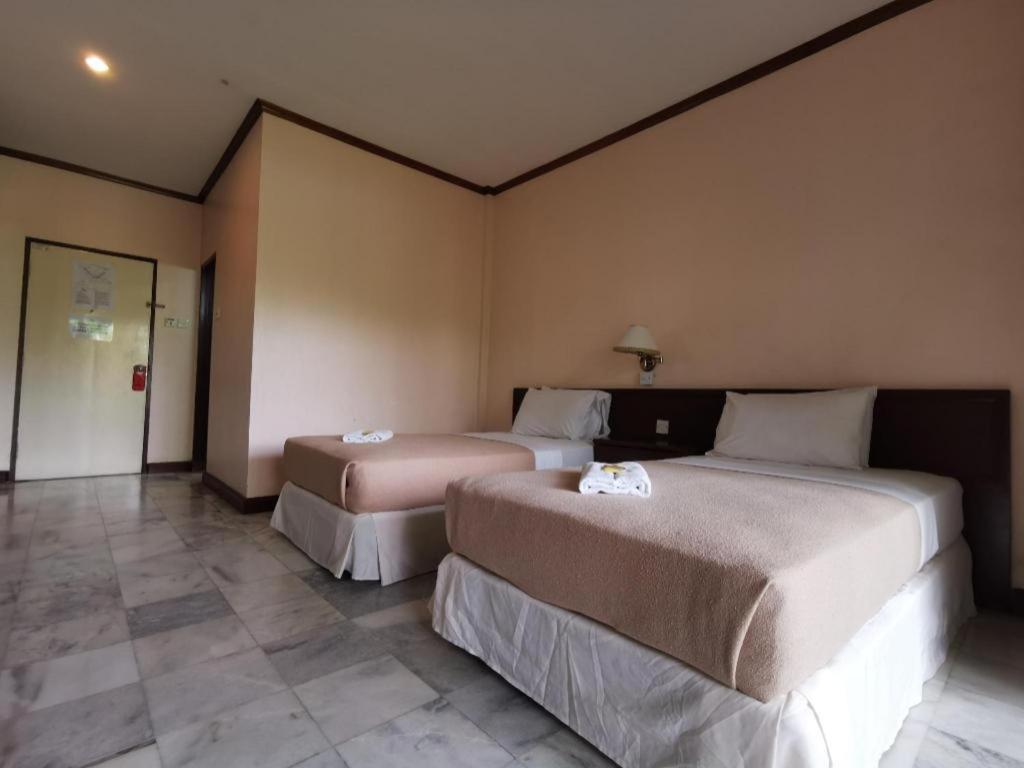 Oyo 89972 Borneo Paradise Beach Hotel Kota Kinabalu Exterior foto