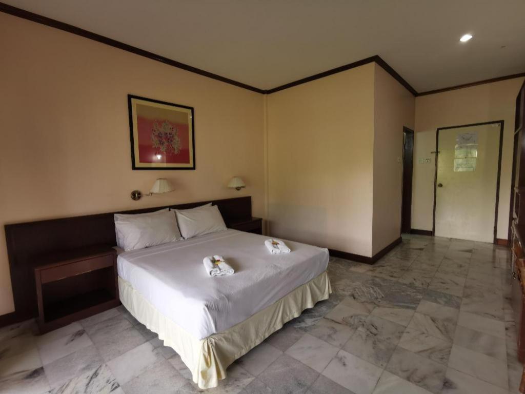 Oyo 89972 Borneo Paradise Beach Hotel Kota Kinabalu Exterior foto